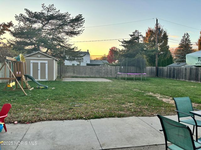 1228 Eastland Drive, Oregon, OH 43616