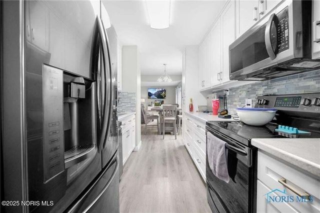 1228 Eastland Drive, Oregon, OH 43616