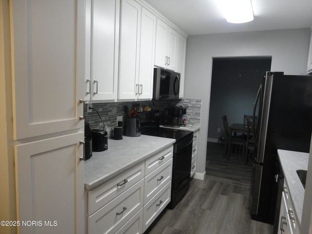 1228 Eastland Drive, Oregon, OH 43616