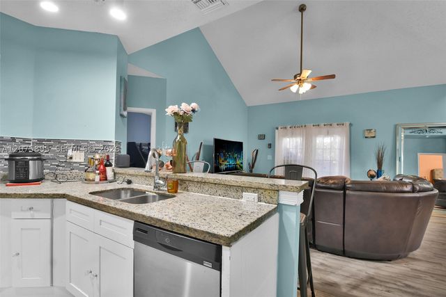 1419 Avon Ln 216, North Lauderdale, FL 33068