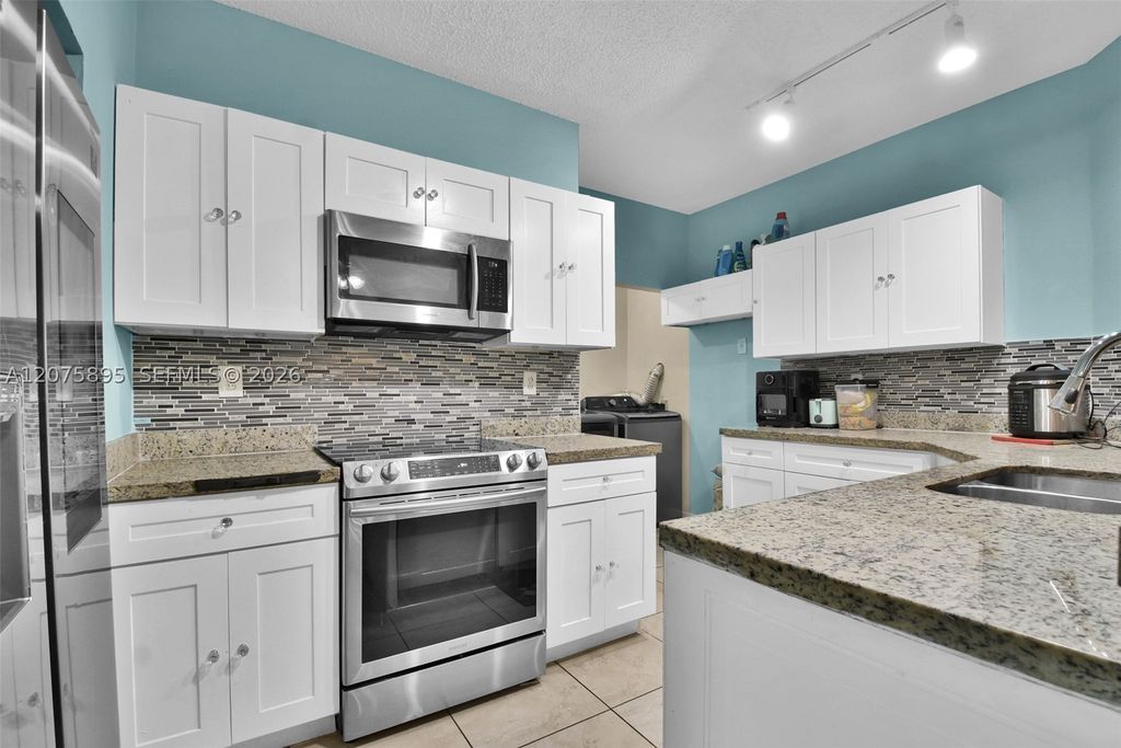 1419 Avon Ln 216, North Lauderdale, FL 33068