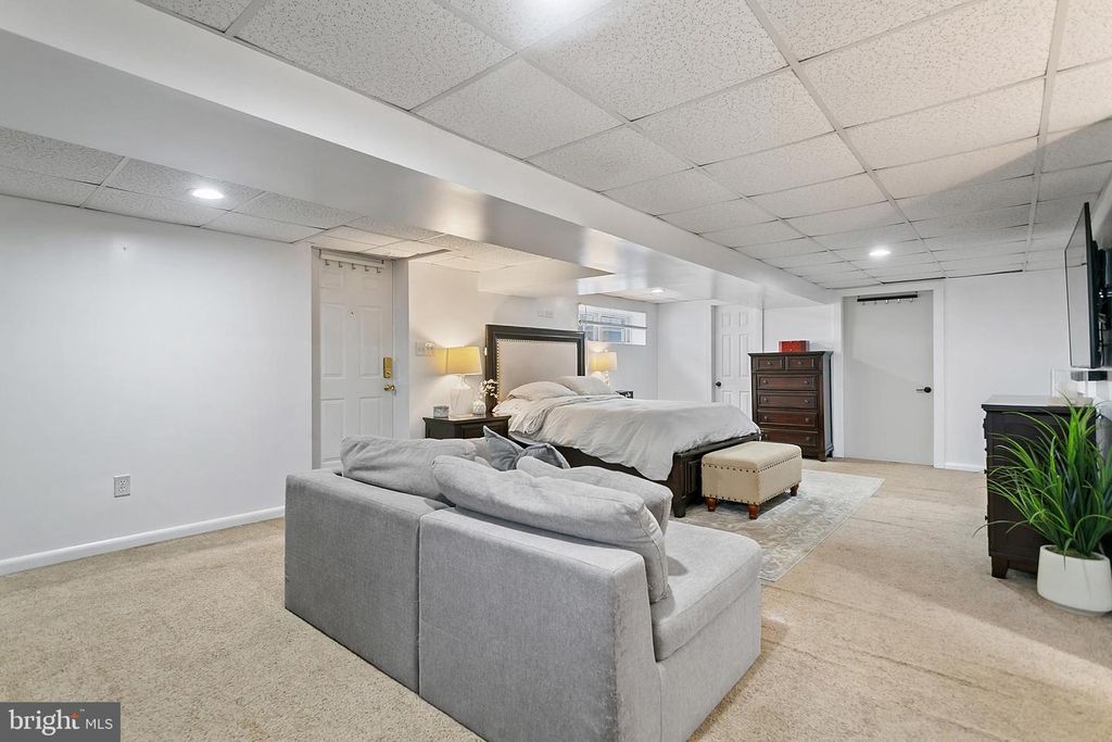 210 HOFFMAN RD, Ridley Park, PA 19078