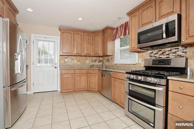 220 New Jersey Avenue, Bergenfield, NJ 07621