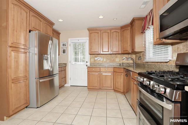 220 New Jersey Avenue, Bergenfield, NJ 07621