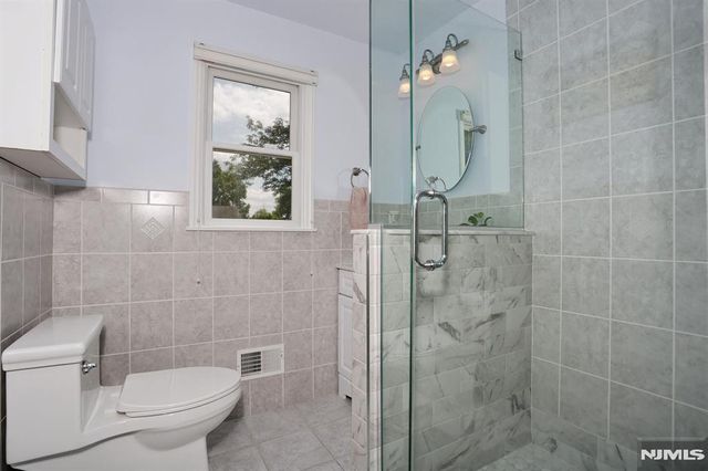 220 New Jersey Avenue, Bergenfield, NJ 07621