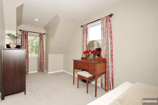 220 New Jersey Avenue, Bergenfield, NJ 07621