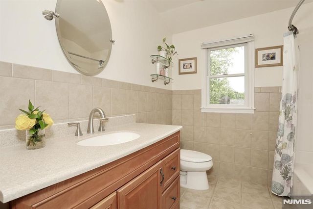 220 New Jersey Avenue, Bergenfield, NJ 07621