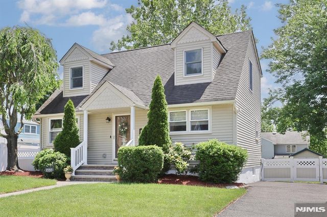 220 New Jersey Avenue, Bergenfield, NJ 07621