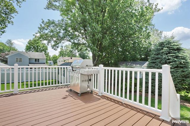 220 New Jersey Avenue, Bergenfield, NJ 07621