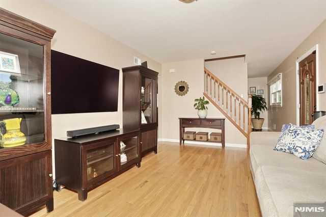 220 New Jersey Avenue, Bergenfield, NJ 07621