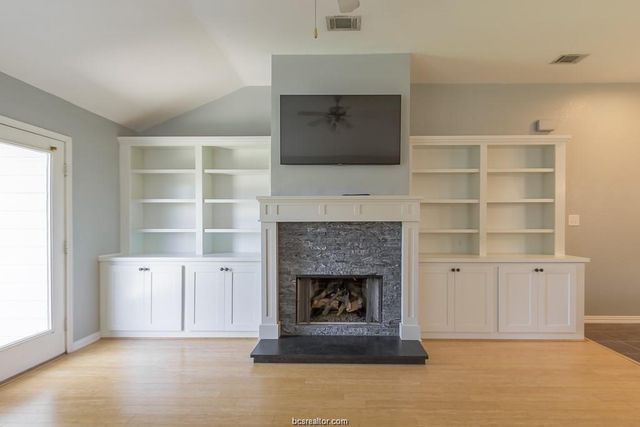 936 Whitewing Lane, College Station, TX 77845
