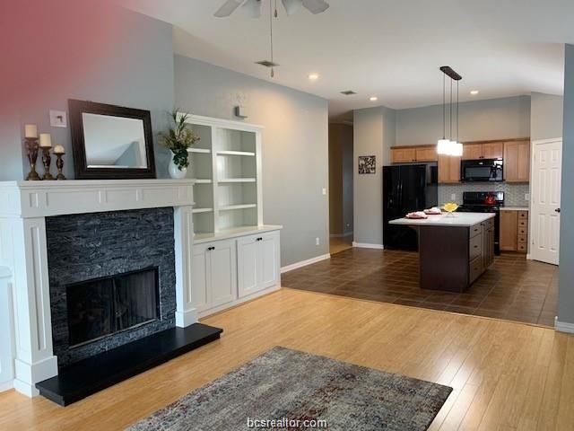 936 Whitewing Lane, College Station, TX 77845