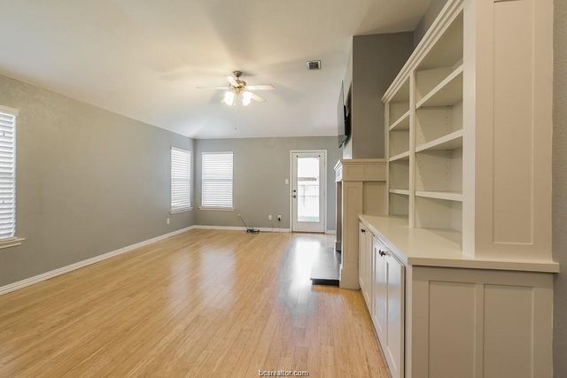 936 Whitewing Lane, College Station, TX 77845