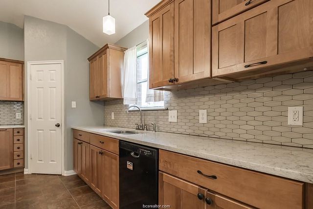 936 Whitewing Lane, College Station, TX 77845