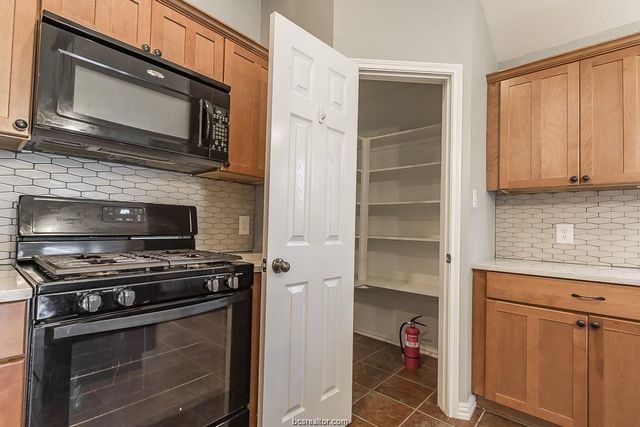 936 Whitewing Lane, College Station, TX 77845