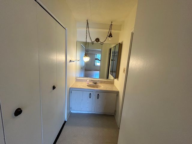 400 Park Avenue 211, Calumet City, IL 60409