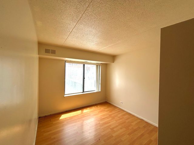 400 Park Avenue 211, Calumet City, IL 60409