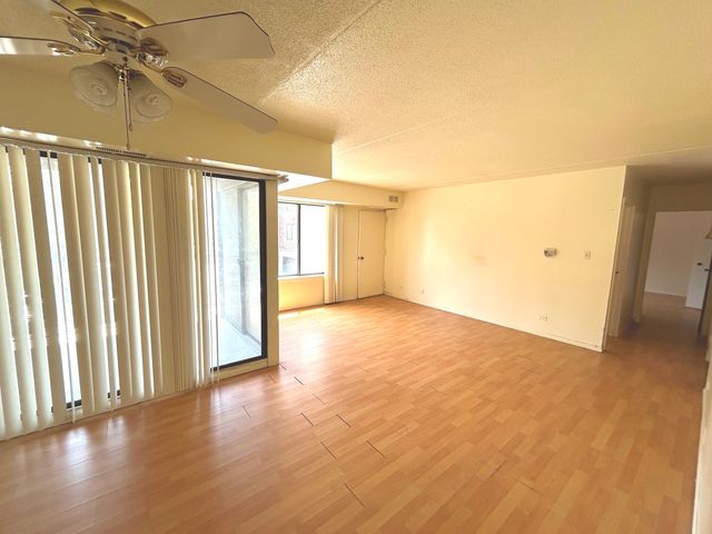 400 Park Avenue 211, Calumet City, IL 60409