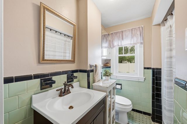 3 Bay Edge Dr, Worcester, MA 01604