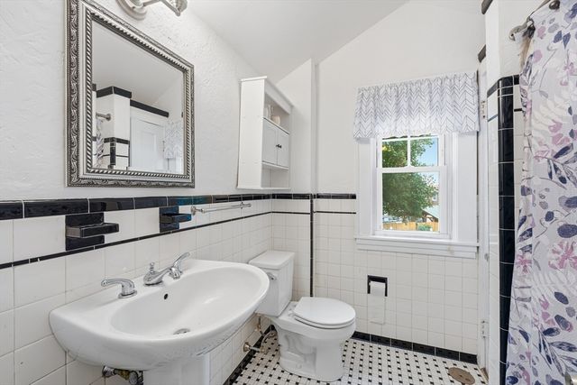 3 Bay Edge Dr, Worcester, MA 01604