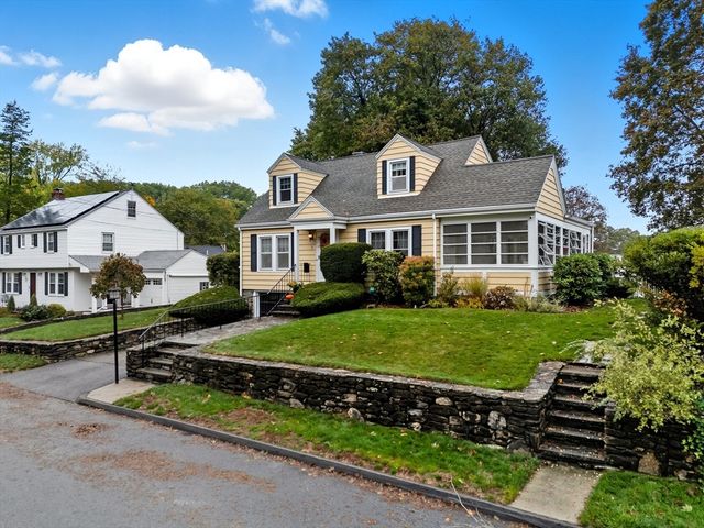 3 Bay Edge Dr, Worcester, MA 01604