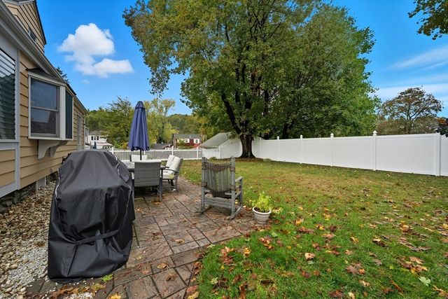 3 Bay Edge Dr, Worcester, MA 01604