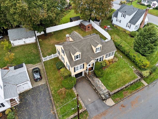 3 Bay Edge Dr, Worcester, MA 01604
