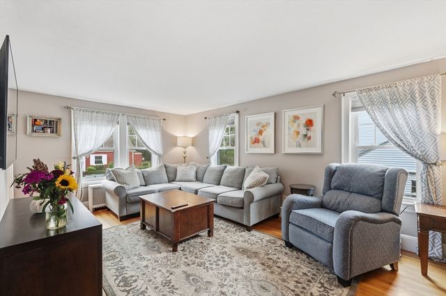 3 Bay Edge Dr, Worcester, MA 01604