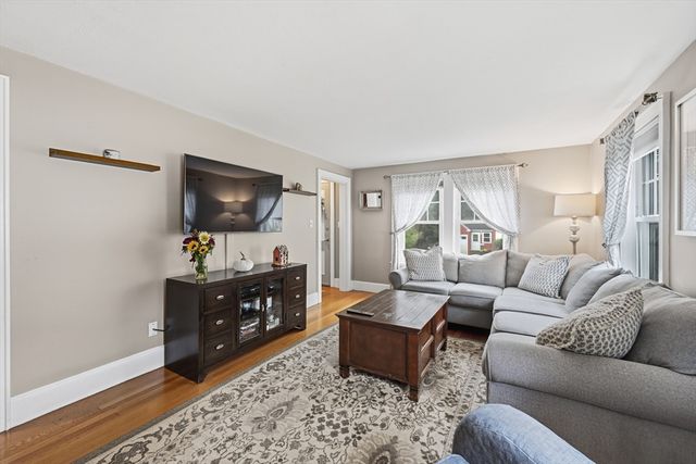 3 Bay Edge Dr, Worcester, MA 01604