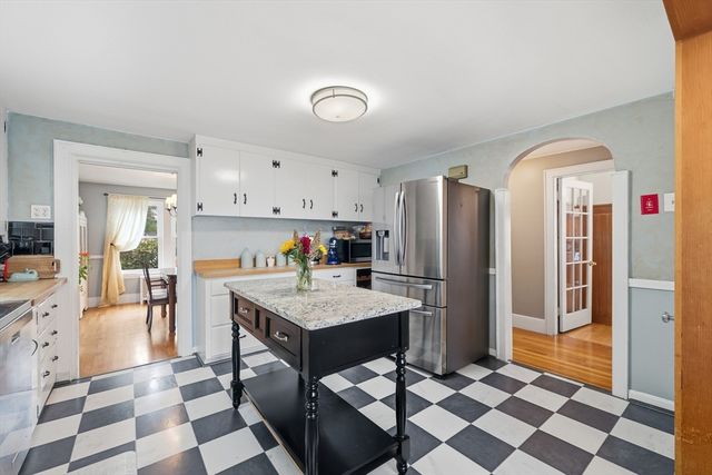 3 Bay Edge Dr, Worcester, MA 01604
