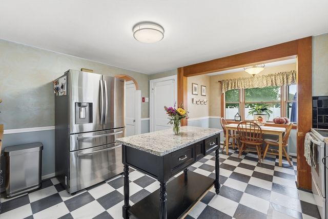 3 Bay Edge Dr, Worcester, MA 01604