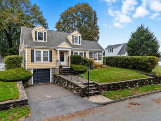 3 Bay Edge Dr, Worcester, MA 01604