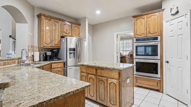 4703 Enchanted Bay Boulevard, Arlington, TX 76016