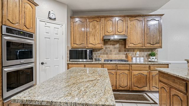 4703 Enchanted Bay Boulevard, Arlington, TX 76016