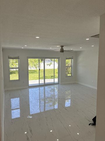 300 NW 17TH Avenue, Pompano Beach, FL 33069