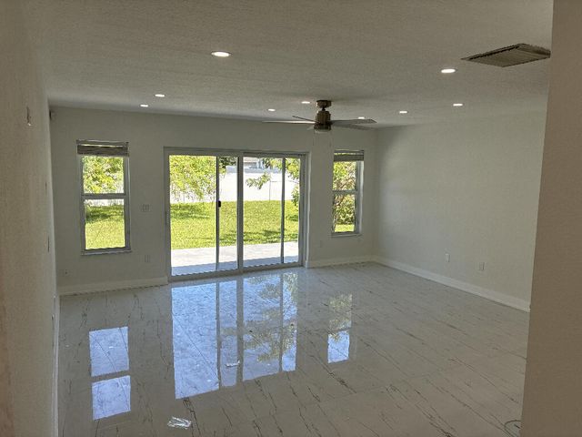 300 NW 17TH Avenue, Pompano Beach, FL 33069