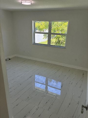 300 NW 17TH Avenue, Pompano Beach, FL 33069