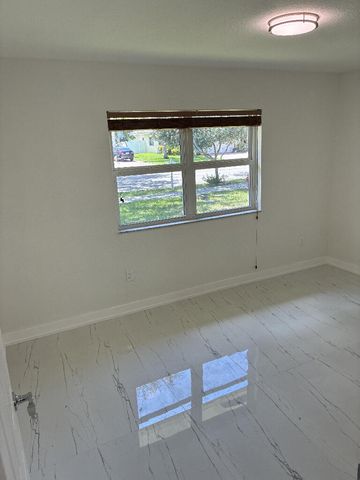 300 NW 17TH Avenue, Pompano Beach, FL 33069