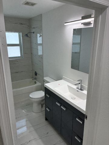 300 NW 17TH Avenue, Pompano Beach, FL 33069