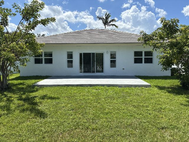 300 NW 17TH Avenue, Pompano Beach, FL 33069