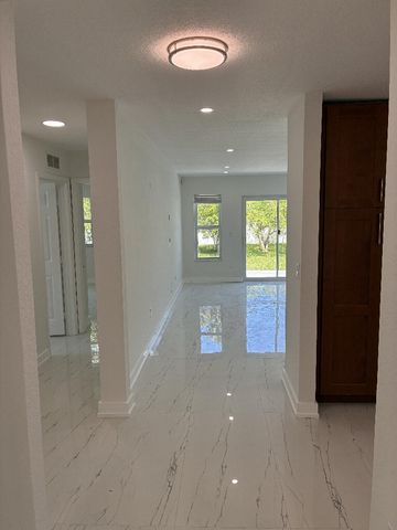 300 NW 17TH Avenue, Pompano Beach, FL 33069