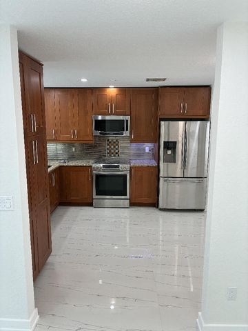 300 NW 17TH Avenue, Pompano Beach, FL 33069