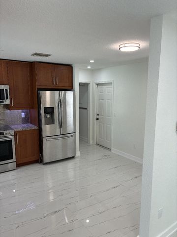 300 NW 17TH Avenue, Pompano Beach, FL 33069