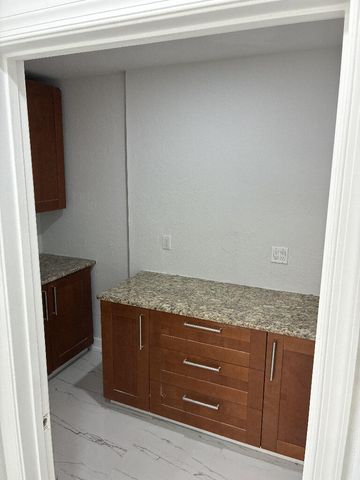 300 NW 17TH Avenue, Pompano Beach, FL 33069