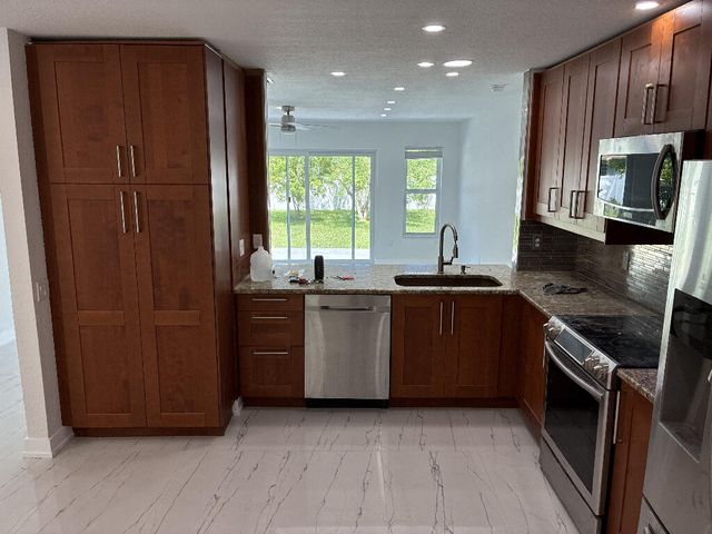 300 NW 17TH Avenue, Pompano Beach, FL 33069