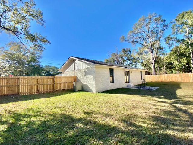 795 Bay Street, Crestview, FL 32536