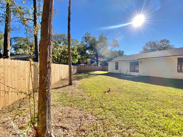 795 Bay Street, Crestview, FL 32536