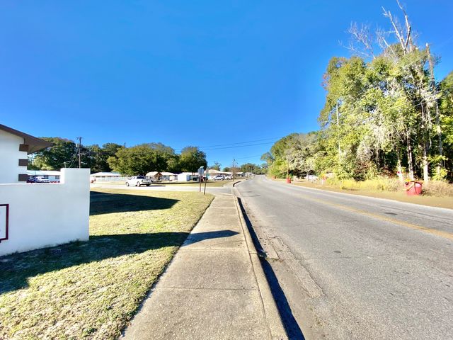 795 Bay Street, Crestview, FL 32536