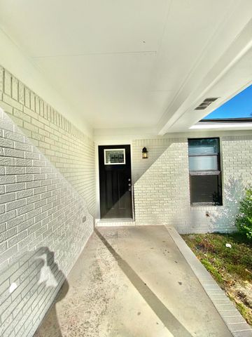 795 Bay Street, Crestview, FL 32536