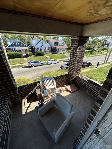 3929 N Taylor Avenue, St Louis, MO 63115